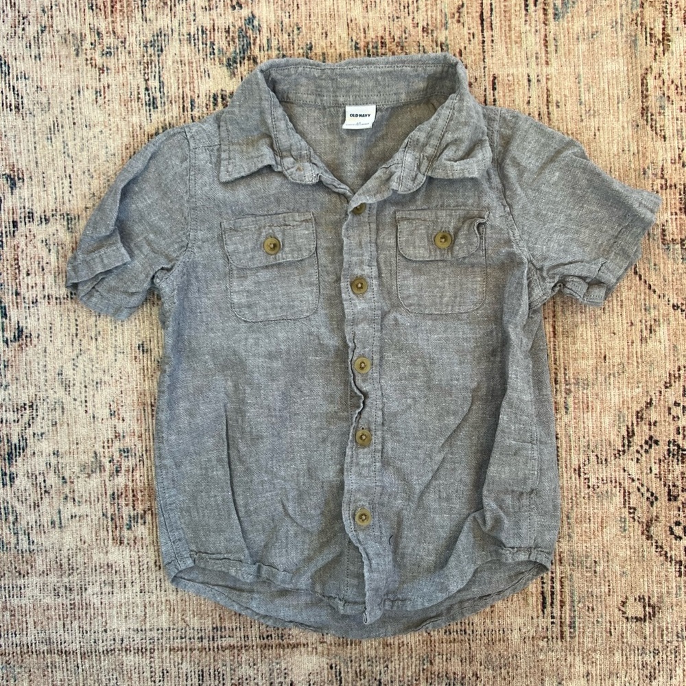 Old Navy Kids Gray Button-Down Shirt